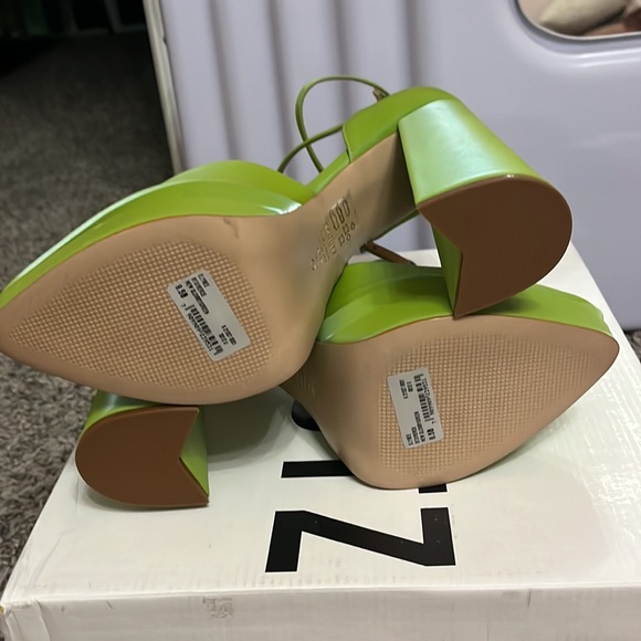 Schutz elesee lime green pointy toe platform heels - Picture 5 of 6